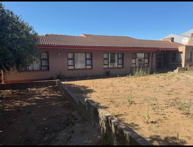 3 BEDROOM HOUSE FOR SALE IN VREDENBURG